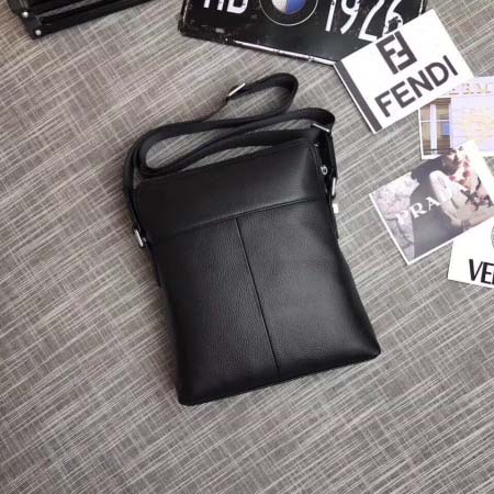 2025年9月5日入荷新作Gucci/人気/本革/バッグ 人気 おすすめ 父の日 誕生日/ギフト プレゼント 結婚式男友達の誕生日プレゼント