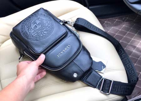 2025年9月5日入荷新作Versace /人気/本革/バッグ 人気 おすすめ 父の日 誕生日/ギフト プレゼント 結婚式男友達の誕生日プレゼント