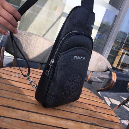 2025年9月8日入荷新作VERSACE /人気/本革/バッグ 人気 おすすめ 父の日 誕生日/ギフト プレゼント 結婚式男友達の誕生日プレゼント