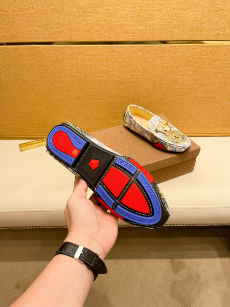 2025年9月22日入荷新品Versaceカジュアルシューズ/スニーカー｜メンズ靴人気本革製ギフト/誕生日/TL工場