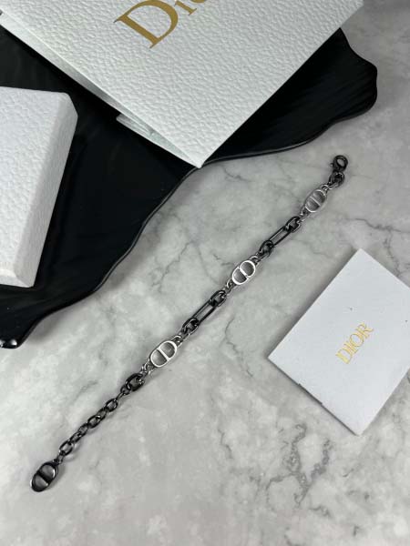 2025年9月25日入荷新品Diorブレスレットギフト/誕生日/記念品/アクセサリーxin工場