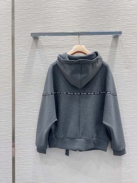 2025年9月26日入荷秋冬新作 miumiuジャケットファッション/誕生日プレゼント/贈り物 can工場