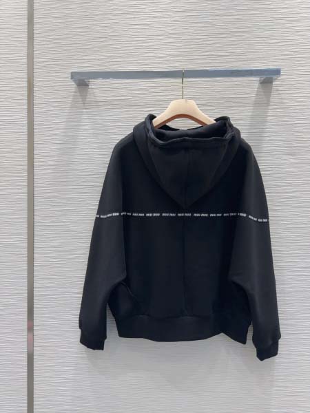 2025年9月26日入荷秋冬新作 miumiuジャケットファッション/誕生日プレゼント/贈り物 can工場