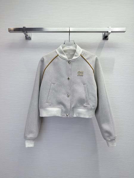 2025年9月26日入荷秋冬新作 miumiuジャケットファッション/誕生日プレゼント/贈り物 can工場