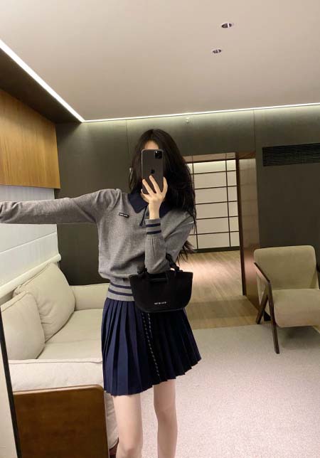 2025年9月26日入荷秋冬新作 miumiuニットのセーターファッション/誕生日プレゼント/贈り物 can工場