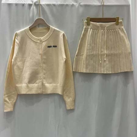 2025年9月26日入荷秋冬新作 miumiuニットのセーターファッション/誕生日プレゼント/贈り物 can工場