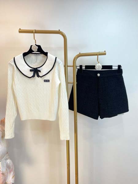 2025年9月26日入荷秋冬新作 miumiuニットのセーターファッション/誕生日プレゼント/贈り物 can工場