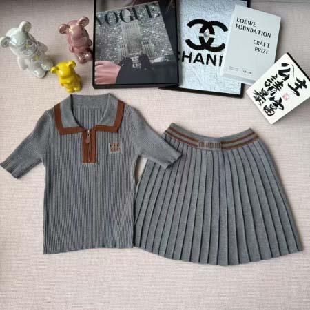 2025年9月26日入荷秋冬新作 miumiuニットのセーターファッション/誕生日プレゼント/贈り物 can工場