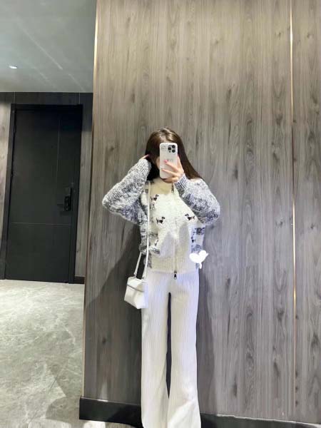 2025年9月27日入荷秋冬新作THOM BROWNE ニットカーディガン  ファッション/誕生日プレゼント/贈り物 can工場