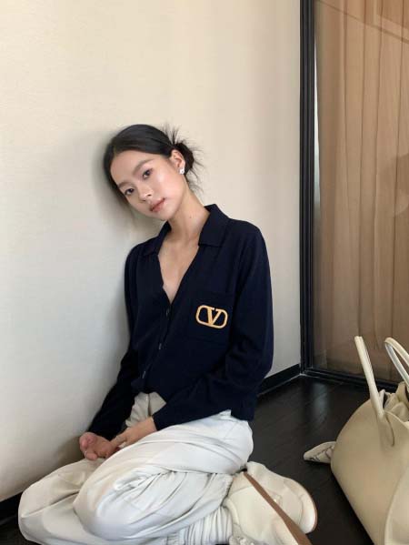 2025年9月27日入荷秋冬新作Valentino ニットカーディガン  ファッション/誕生日プレゼント/贈り物 can工場