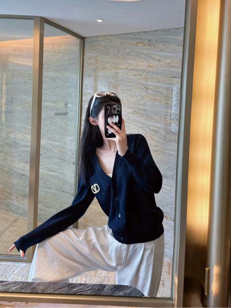 2025年9月27日入荷秋冬新作Valentino ニットカーディガン  ファッション/誕生日プレゼント/贈り物 can工場