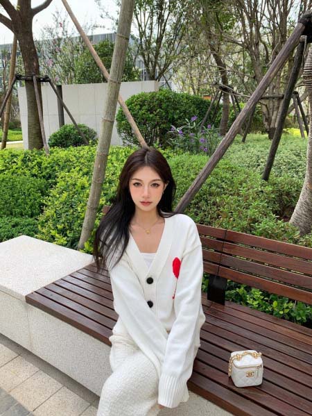 2025年9月27日入荷秋冬新作AMIセーターファッション/誕生日プレゼント/贈り物 can工場