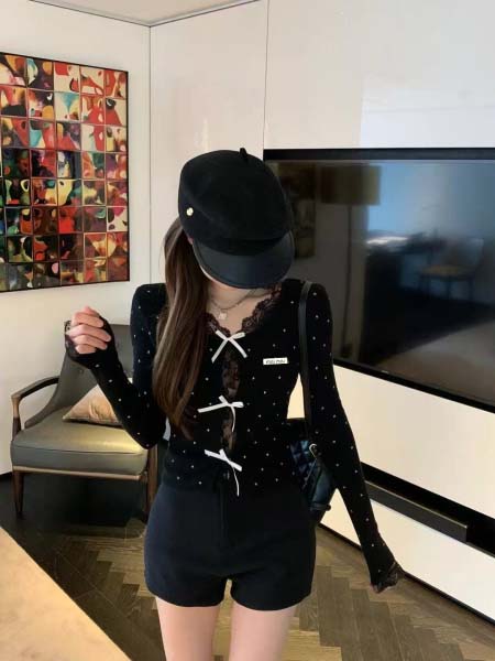 2025年9月27日入荷秋冬新作 miumiuニットの上着ファッション/誕生日プレゼント/贈り物 can工場