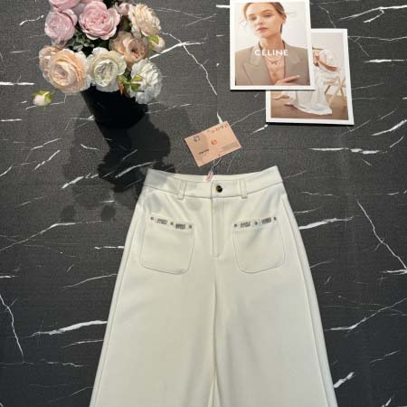 2025年9月27日入荷秋冬新作 miumiuジーパンファッション/誕生日プレゼント/贈り物 can工場