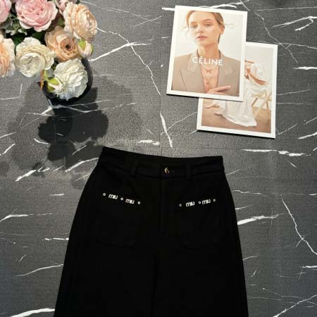 2025年9月27日入荷秋冬新作 miumiuジーパンファッション/誕生日プレゼント/贈り物 can工場