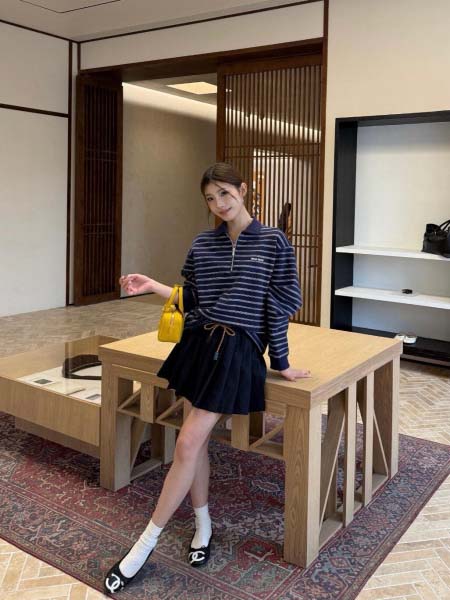 2025年9月27日入荷秋冬新作 miumiuファッション/誕生日プレゼント/贈り物 can工場