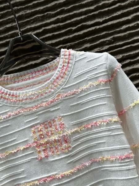 2025年9月30日入荷秋冬新作 miumiuファッション/誕生日プレゼント/贈り物 can工場