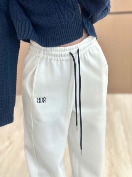 2025年9月30日入荷秋冬新作MiuMiu ズボンファッション/誕生日プレゼント/贈り物 can工場