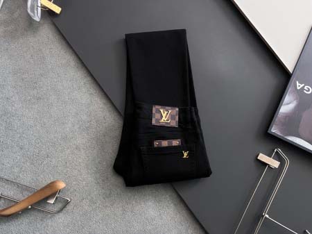 2025年9月1日入荷 新作Louis Vuittonジーパ...