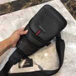 2025年9月5日入荷新作Gucci/人気/本革/バッグ 人気 おすすめ 父の日 誕生日/ギフト プレゼント 結婚式男友達の誕生日プレゼント