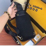 2025年9月5日入荷新作Versace /人気/本革/バッグ 人気 おすすめ 父の日 誕生日/ギフト プレゼント 結婚式男友達の誕生日プレゼント