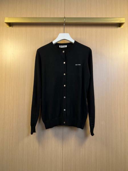 2025年9月15日入荷秋冬新作 MIU MIU ニットカー...