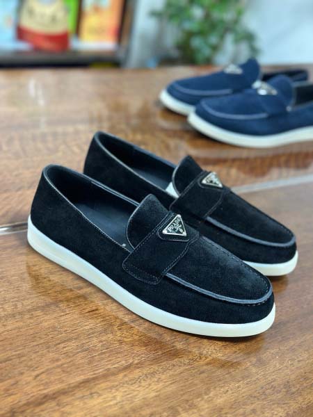 2025年9月17日入荷新品Pradaカジュアルシューズ/ス...