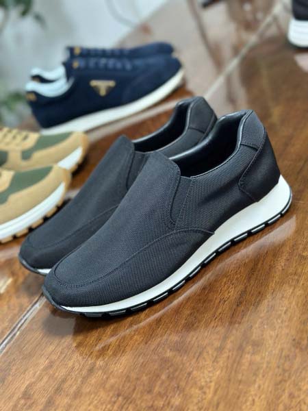 2025年9月17日入荷新品Pradaカジュアルシューズ/ス...