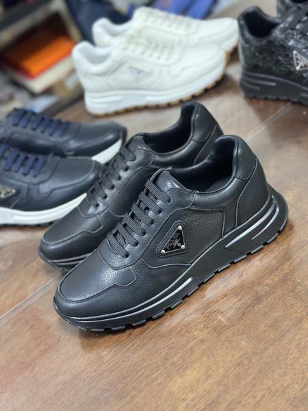 2025年9月17日入荷新品Pradaカジュアルシューズ/ス...