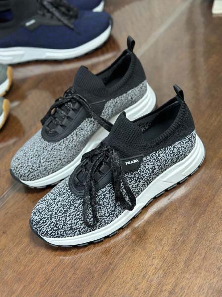 2025年9月17日入荷新品Pradaカジュアルシューズ/ス...