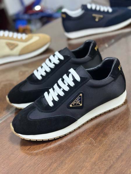 2025年9月17日入荷新品Pradaカジュアルシューズ/ス...