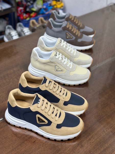 2025年9月17日入荷新品Pradaカジュアルシューズ/ス...