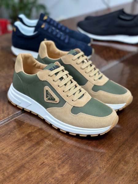 2025年9月17日入荷新品Pradaカジュアルシューズ/ス...