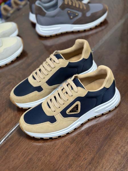 2025年9月17日入荷新品Pradaカジュアルシューズ/ス...