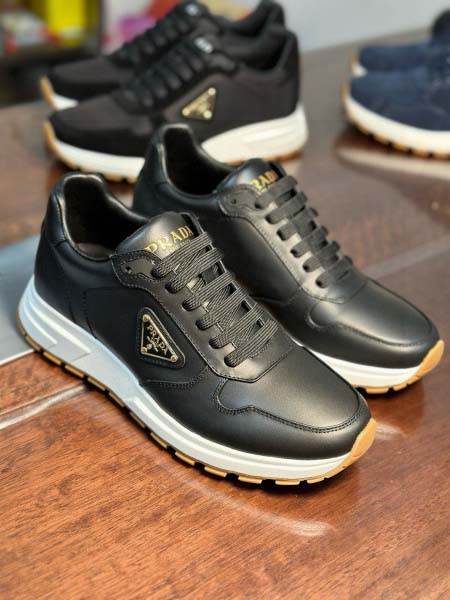 2025年9月17日入荷新品Pradaカジュアルシューズ/ス...