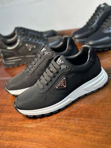 2025年9月17日入荷新品Pradaカジュアルシューズ/ス...