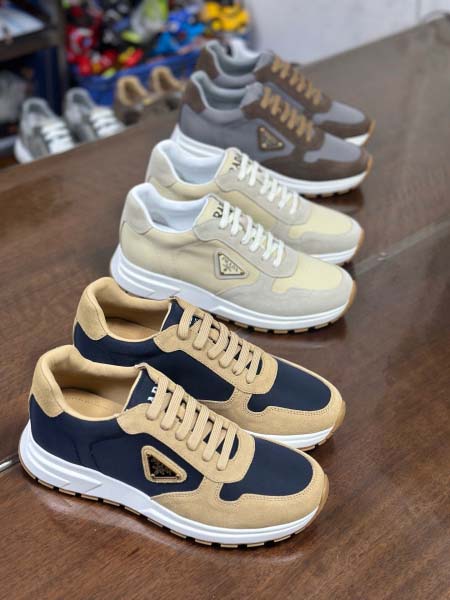 2025年9月17日入荷新品Pradaカジュアルシューズ/ス...