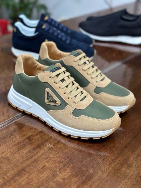 2025年9月17日入荷新品Pradaカジュアルシューズ/ス...