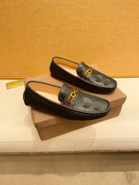 2025年9月22日入荷新品Ferragamoカジュアルシュ...