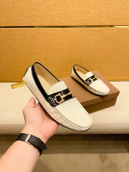 2025年9月22日入荷新品Ferragamoカジュアルシュ...