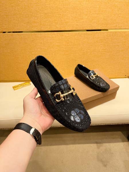 2025年9月22日入荷新品Ferragamoカジュアルシュ...