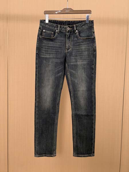 2025年9月24日入荷秋冬新作Ferragamoジーパン高...