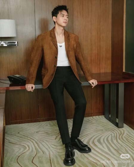 2025年9月24日入荷秋冬新作Pradaジャケット本革高級...