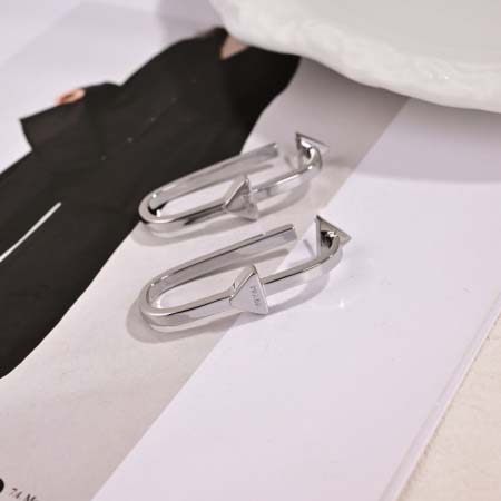 2025年9月25日入荷新品PRADAピアスギフト/誕生日/...