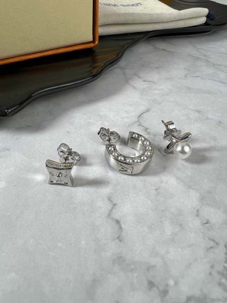 2025年9月26日入荷新品Louis Vuittonピアス...