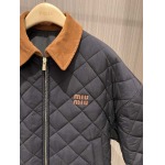 2025年9月26日入荷秋冬新作 miumiuジャケットファッション/誕生日プレゼント/贈り物 can工場