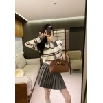 2025年9月26日入荷秋冬新作 miumiuニットのセーターファッション/誕生日プレゼント/贈り物 can工場