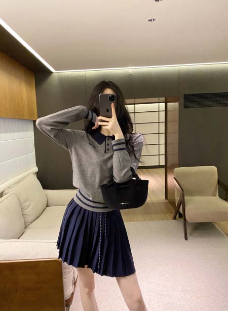 2025年9月26日入荷秋冬新作 miumiuニットのセータ...