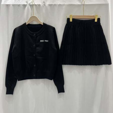 2025年9月26日入荷秋冬新作 miumiuニットのセータ...