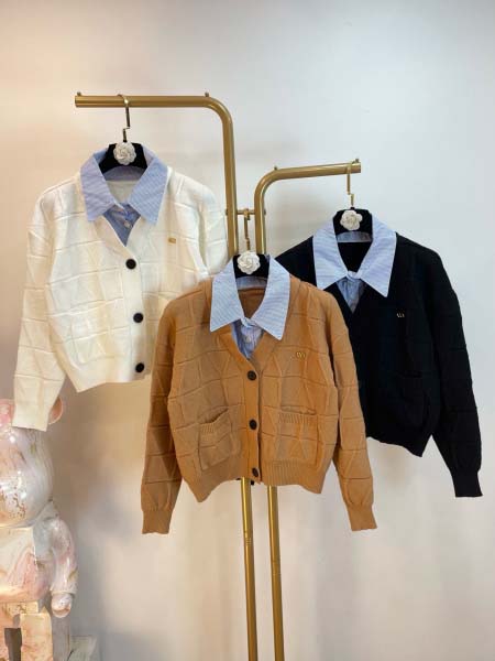 2025年9月26日入荷秋冬新作VALENTINOニットのセ...